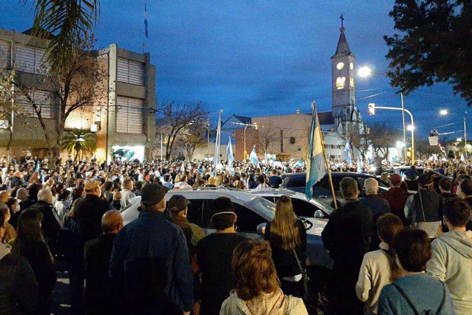 BANDERAZO “EN DEFENSA DE LA PROPIEDAD PRIVADA”. ¿POR QUÉ?